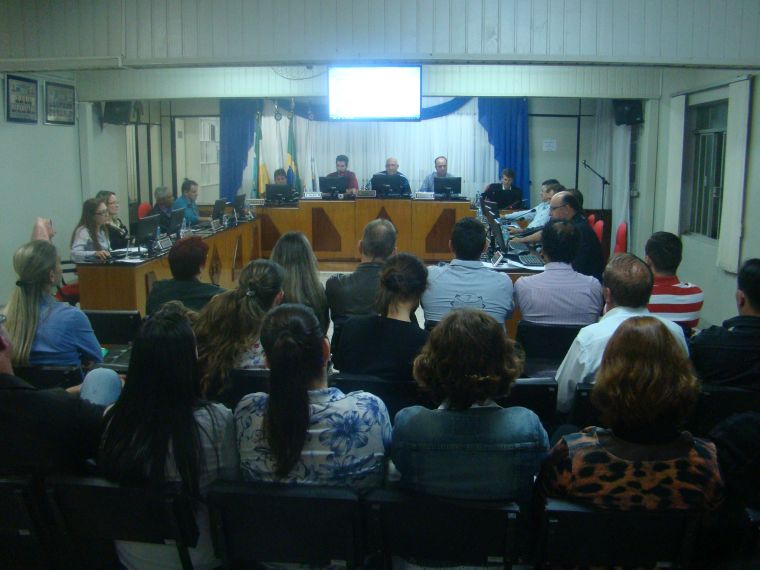 Câmara realizou sessão extraordinária na noite desta segunda feira 26